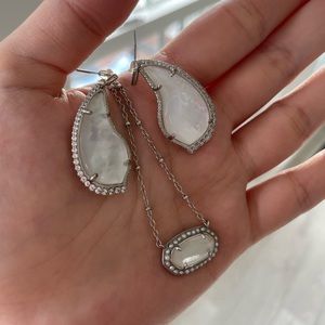 ❤️ SALE ❤️ Kendra Scott Mother of Pearl Drop Earrings and Necklace Set